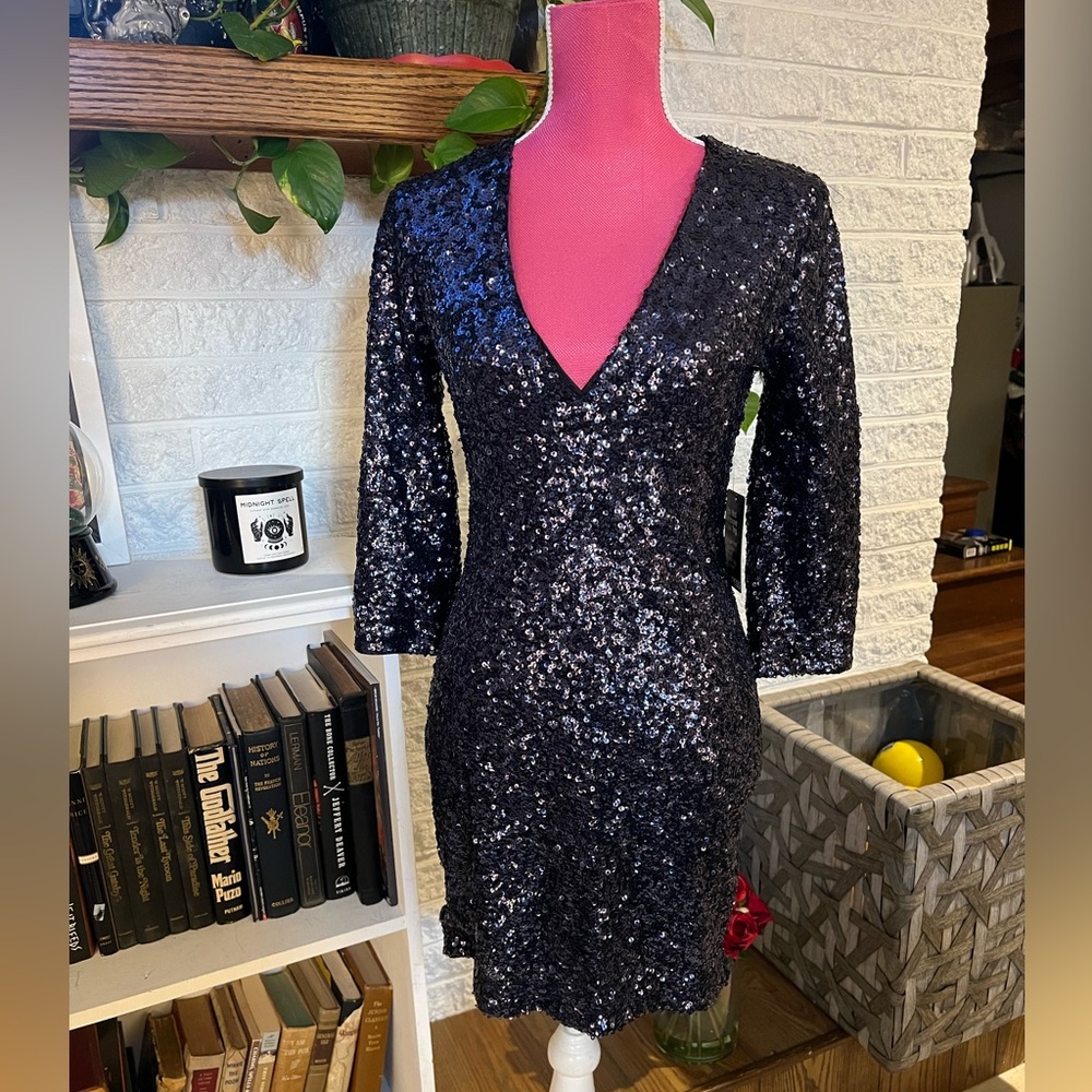 Express Navy Blue Sequin V Neck Mini Dress Size 4 NWT 3/4 Sleeve